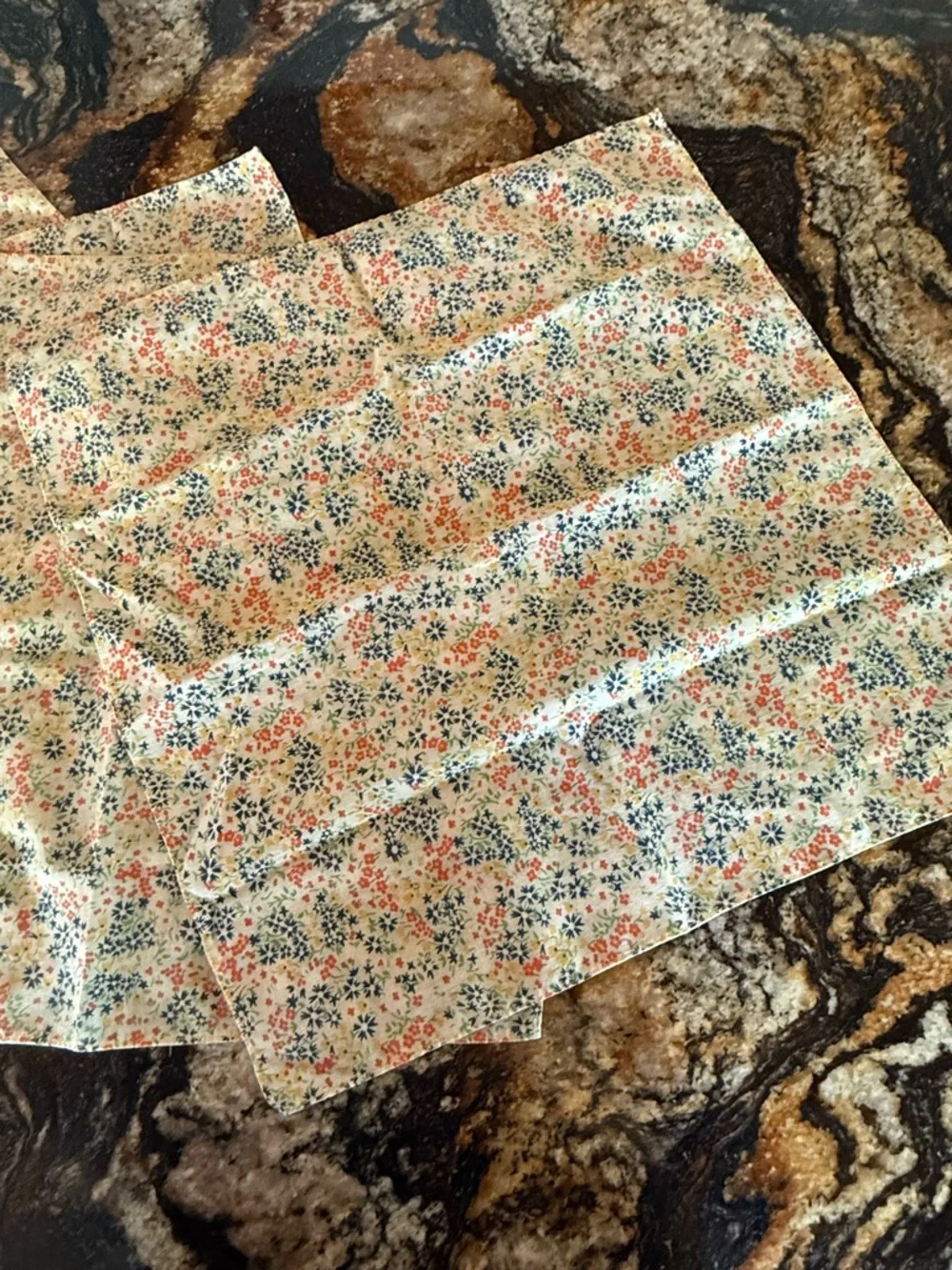 Vintage Floral Napkins Set of 4 – Cottagecore Farmhouse Calico Print - Picture 2 of 7